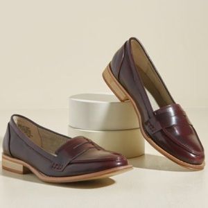 Beautiful, brand new oxblood loafers size 10